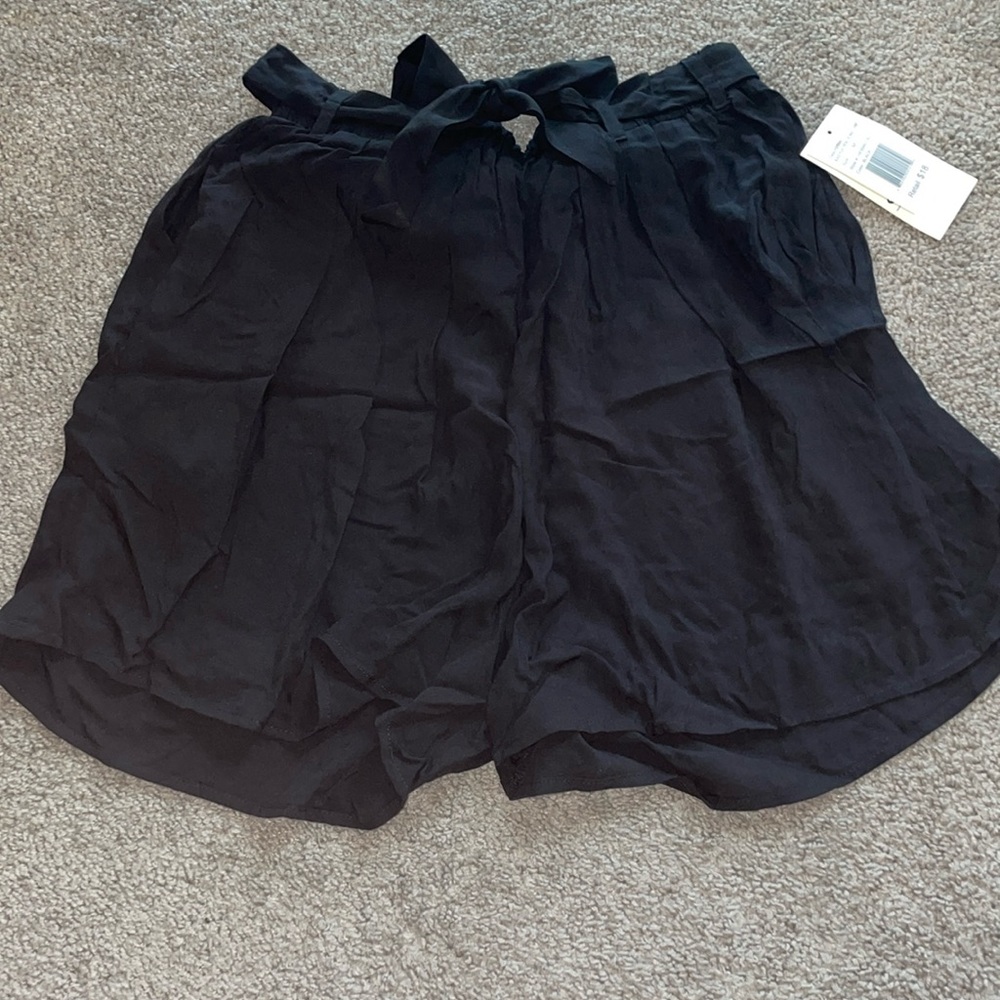 Black Pleat Front Tie Waist Short — Medium